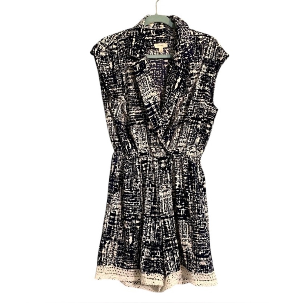 Freeway Navy & White Patterned Collared Sleeveless Romper with Lace Trim Sz L
